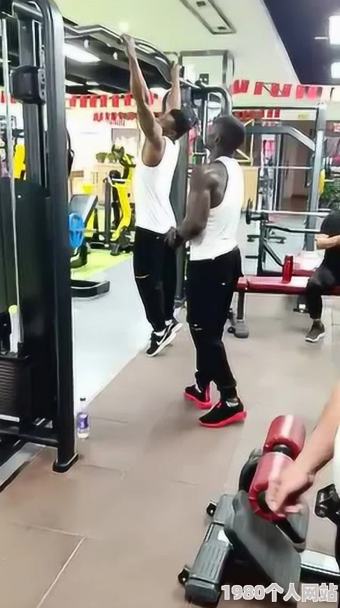 被黑人教练健身房狠狠会员曝光课程安排混乱退款难教练资质不明