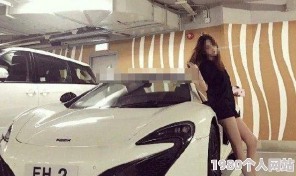 草逼美女疑似与神秘富商海外度假同游酒店举止亲密