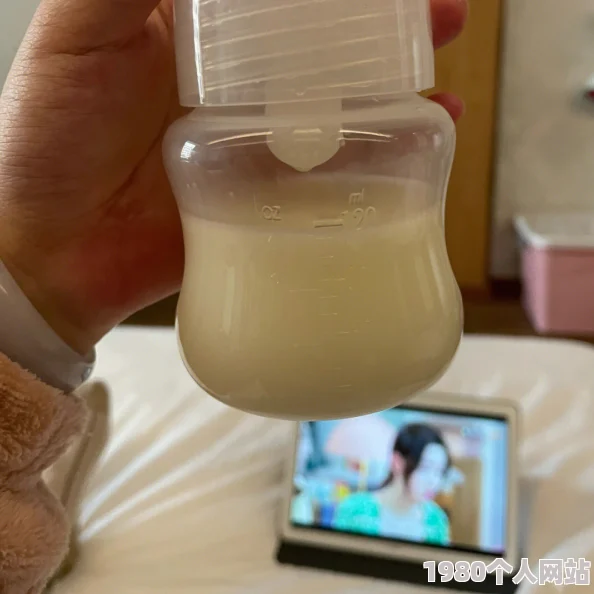小娟的奶水二部激情听说隔壁老王最近经常买婴儿用品