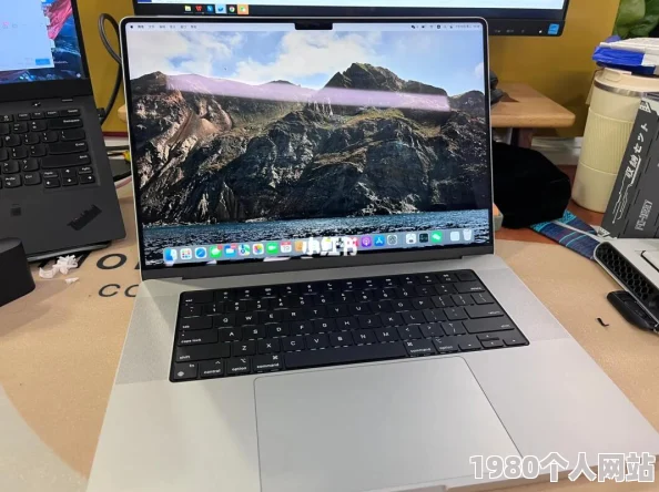 1819岁macbook高清成色九五新电池循环少屏幕无划痕配件齐全