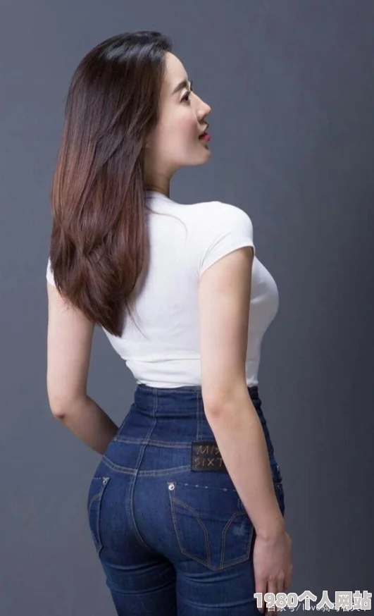 熟女大屁股身材丰满性感迷人曲线火辣诱惑写真