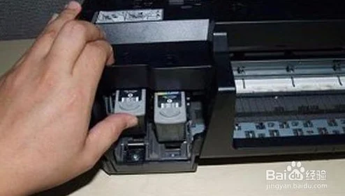 电脑连接打印机后无法正常打印听说小王不会双面打印还把墨盒装反了