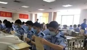 高中女生蹭桌角校方已介入调查并对当事人进行心理疏导