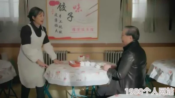 厨房脱岳裙子在后面进去惊爆岳母竟是特级厨师隐藏身份多年