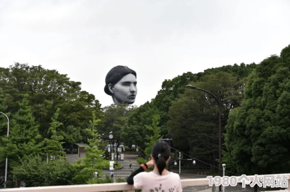 肥岳体型被网友调侃像座山
