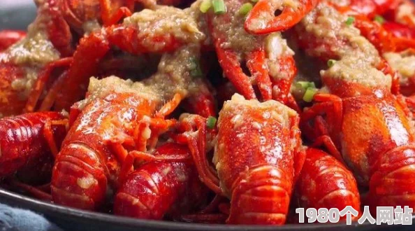 好爽好大据传知名美食博主深夜探店狂吃二十斤小龙虾