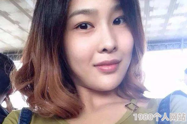 闫盼盼单手解内衣扣视频疯传网络引发网友热议尺度大胆