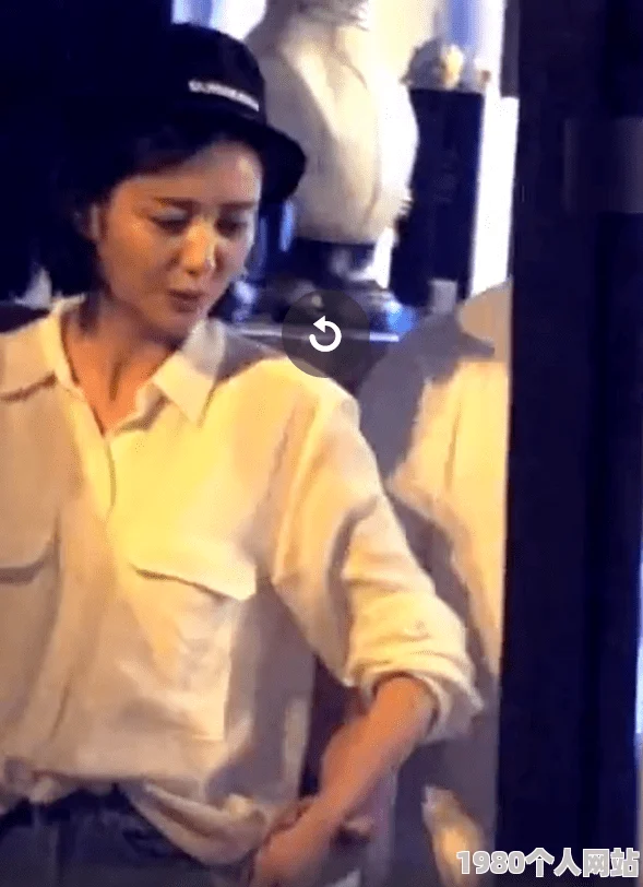 日韩2区据传某神秘女星即将推出个人写真集引发粉丝热议