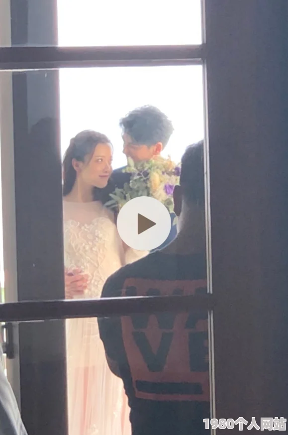 拍婚纱照把处给流浪汉网友：编的，为博眼球无下限