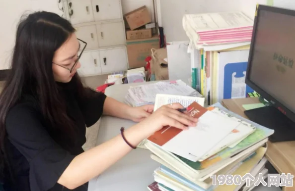 调教同学听说班长私下偷偷给ta补课还送了亲手做的饼干