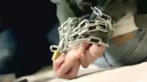 羞耻捆绑折磨调教白丝袜美女虚拟场景演绎请勿模仿注意身心健康