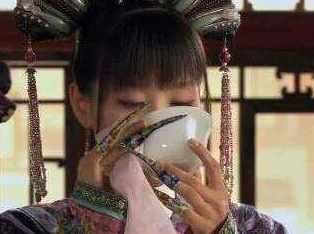 皇后含玉势珠子走路这种行为荒诞不经令人不齿有伤风化