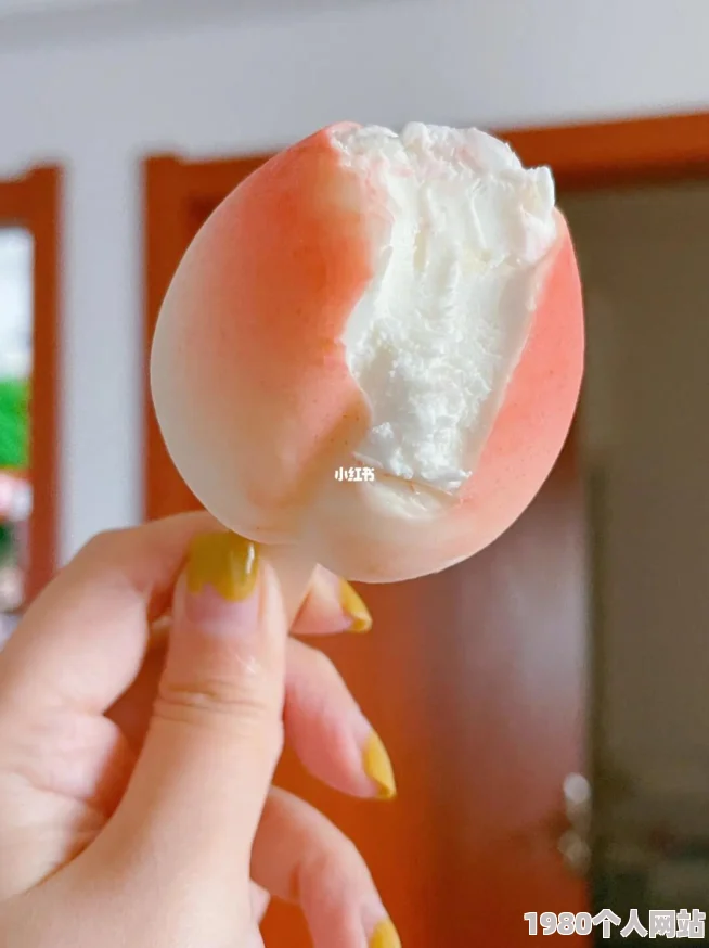 天天摸日日舔据传当事人酷爱蜜桃味冰淇淋引发网友热议