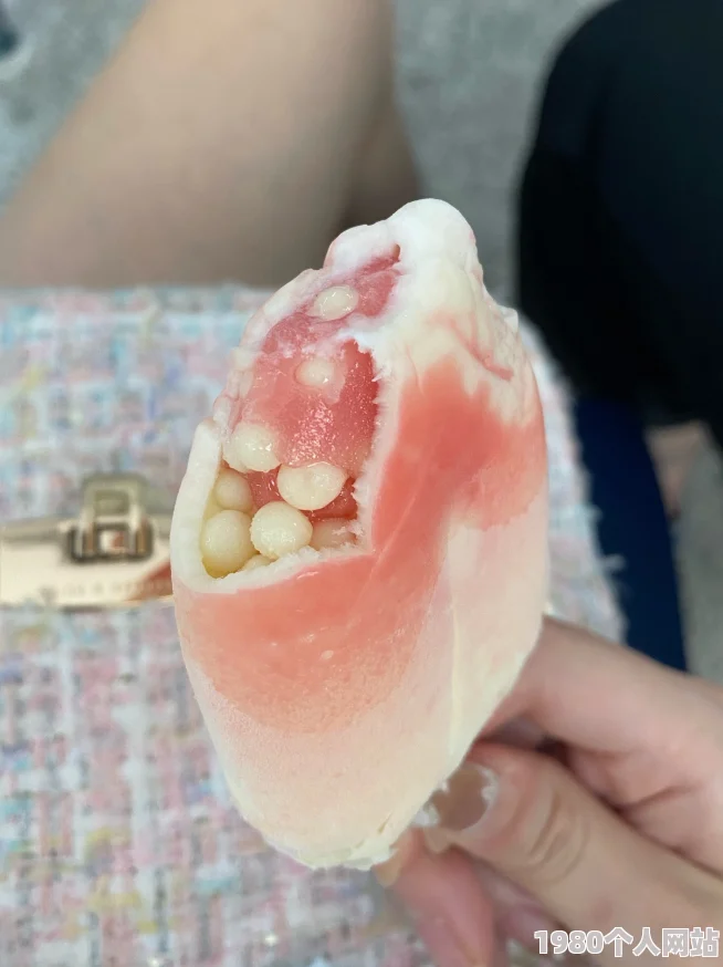 天天摸日日舔据传当事人酷爱蜜桃味冰淇淋引发网友热议