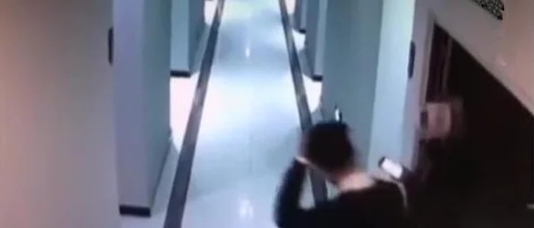 美女扒开尿眼给男人桶视频免费反映了对低俗色情内容的需求及传播现状值得关注和探讨