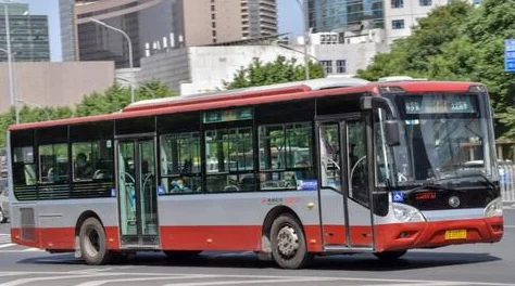短篇强公交车500篇小说聚焦都市生活压力下的情感纠葛与人性挣扎