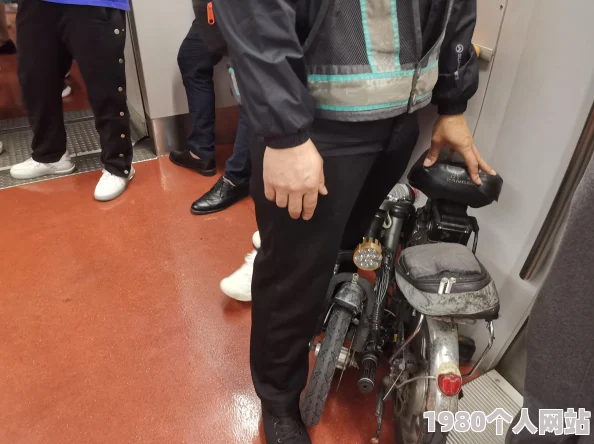地铁逃生游戏内氪金比较：探寻哪个充值方案更经济实惠，性价比更高！