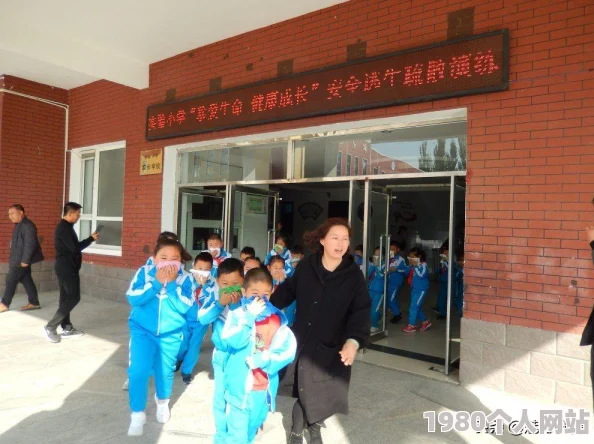 和平精英地铁逃生攻略：揭秘高效策略，助你快速赚取海量金币的秘诀！