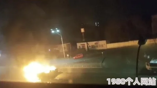 揭秘地铁逃生游戏中：榴弹配件所属的神秘武器是什么？