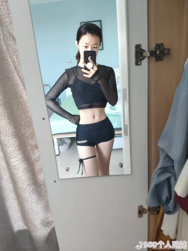 欧美一级淫片吊带丝袜近日引发热议，许多网友在社交媒体上分享了相关内容并表达了各自的看法和感受