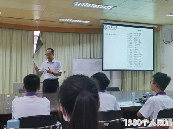 freeexpeople欧美性：最新动态显示该平台在用户隐私保护和内容审核方面进行了重要更新，提升了用户体验与安全性
