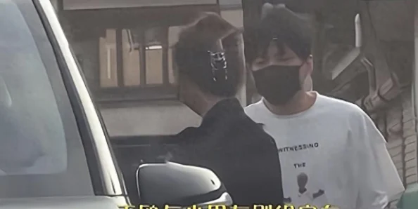 男人扒开女人添视频全免费看引发热议网友纷纷讨论视频内容的真实性与道德问题成为社交平台热门话题
