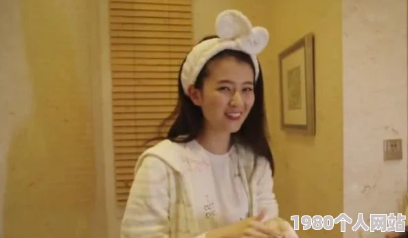 迷jian漂亮女邻居小莉 网友们纷纷表示小莉的美丽让人惊艳，生活中遇到这样一位邻居真是太幸运了，期待更多她的故事分享