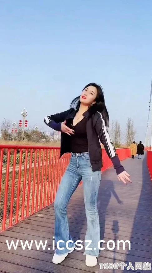 gogo西西人体大尺度 网友评价：这组作品大胆而富有艺术感，展现了人体的美与力量，让人耳目一新