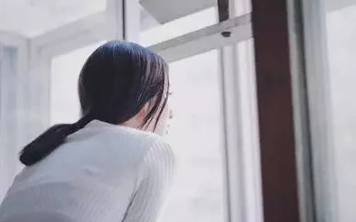 美女扒开尿口让男人桶进生活中我们要尊重彼此的选择与界限，共同营造和谐健康的人际关系，传递正能量与关爱