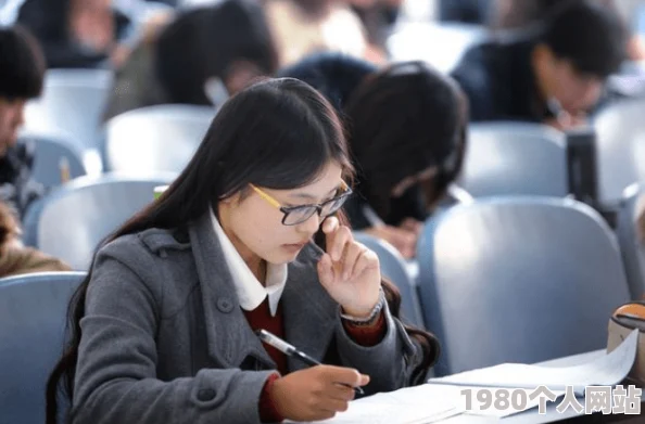 我在上课他在下添的好爽欲国近日引发热议，网友们纷纷讨论其内容和影响，相关话题持续升温中