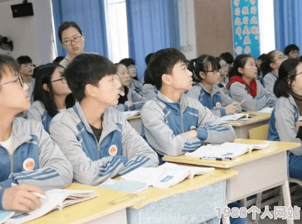 我在上课他在下添的好爽欲国近日引发热议，网友们纷纷讨论其内容和影响，相关话题持续升温中