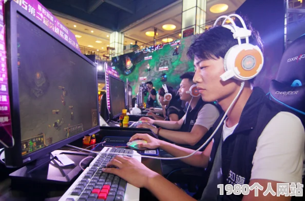 双性各种play游戏近日引发热议 玩家们纷纷分享自己的体验和创意玩法 让这个话题在社交媒体上火速传播